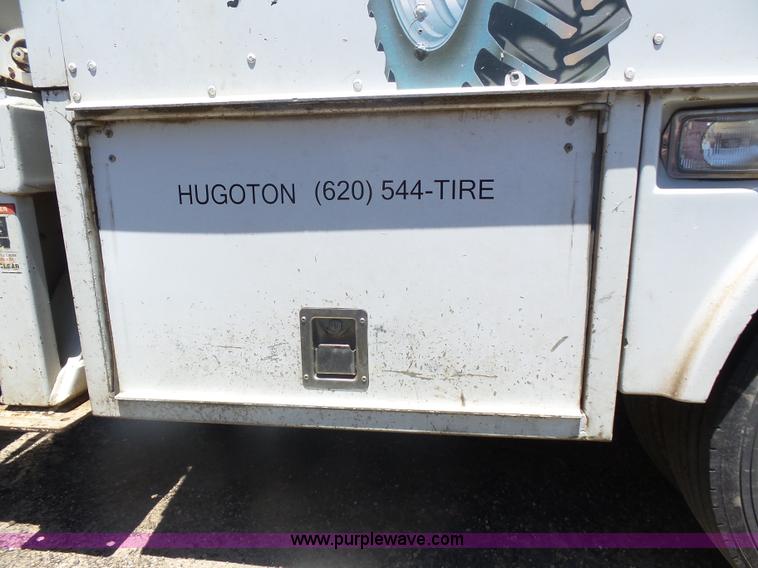 image for item J6015 2008 Ford F450 service truck with crane