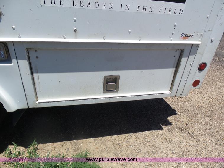 image for item J6015 2008 Ford F450 service truck with crane