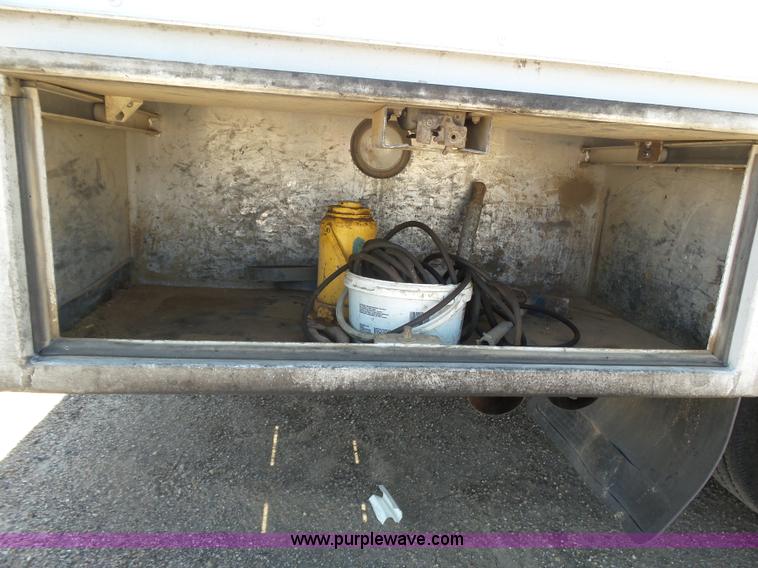 image for item J6015 2008 Ford F450 service truck with crane