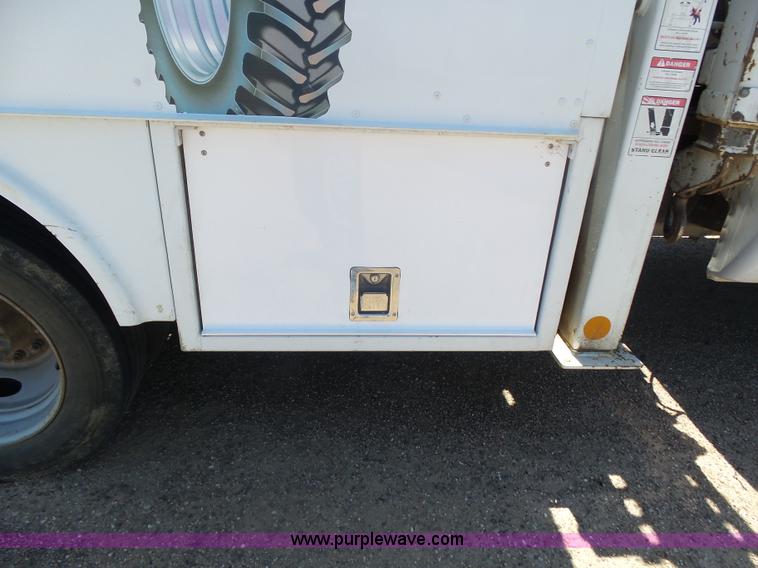 image for item J6015 2008 Ford F450 service truck with crane