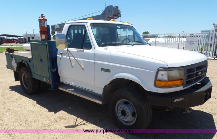 image for item J6016 1996 Ford F450 service truck with crane