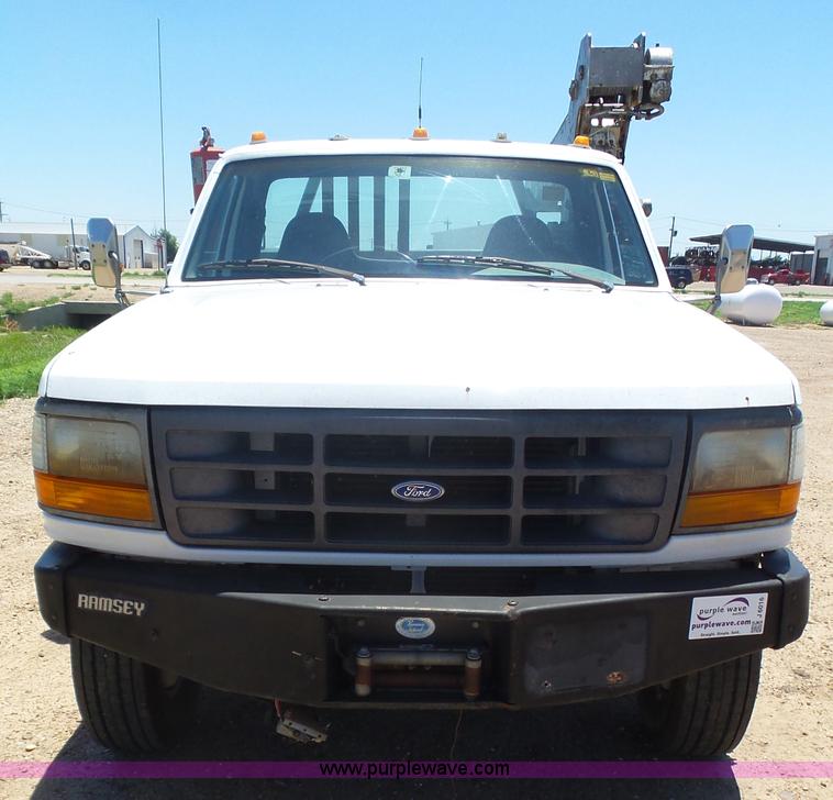 image for item J6016 1996 Ford F450 service truck with crane