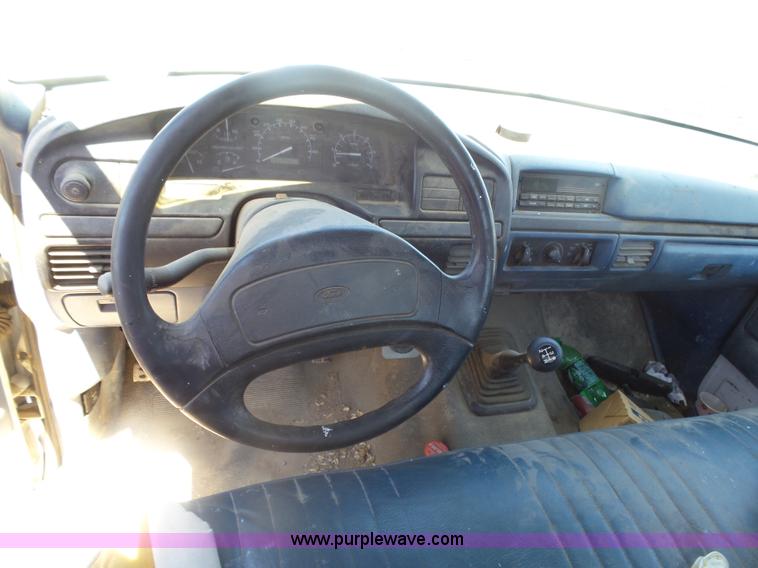 image for item J6016 1996 Ford F450 service truck with crane