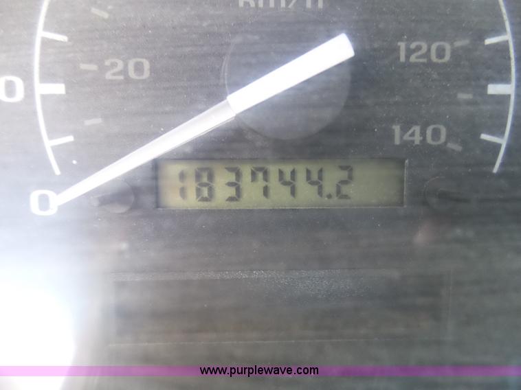 image for item J6016 1996 Ford F450 service truck with crane