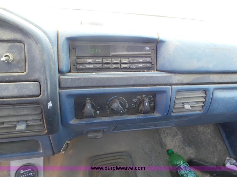 image for item J6016 1996 Ford F450 service truck with crane