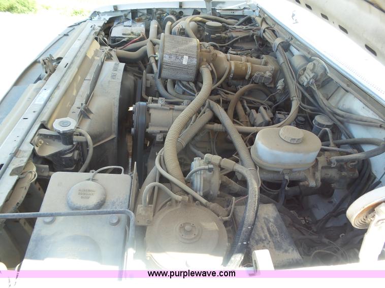 image for item J6016 1996 Ford F450 service truck with crane