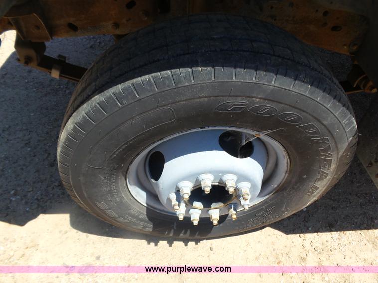 image for item J6016 1996 Ford F450 service truck with crane