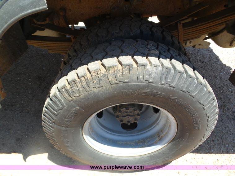 image for item J6016 1996 Ford F450 service truck with crane