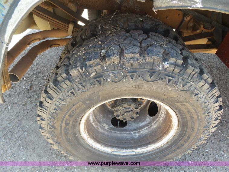 image for item J6016 1996 Ford F450 service truck with crane