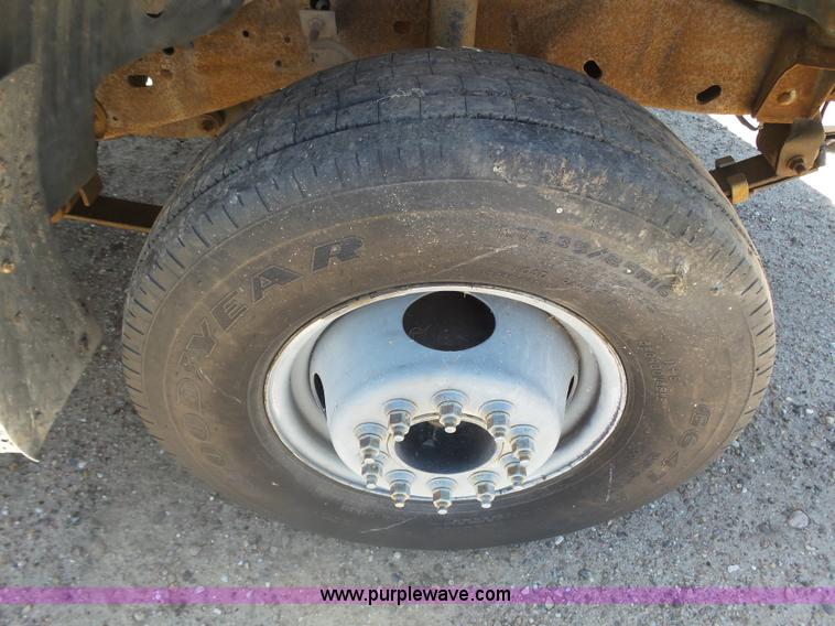 image for item J6016 1996 Ford F450 service truck with crane