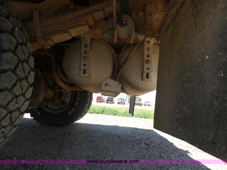 image for item J6016 1996 Ford F450 service truck with crane