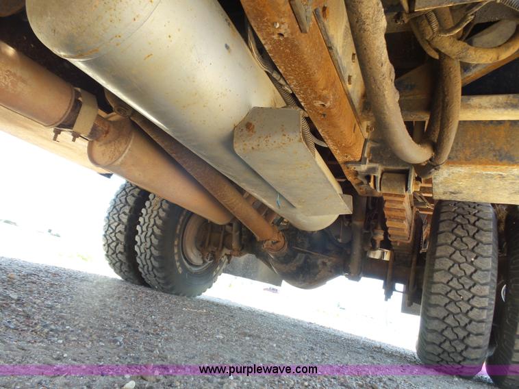 image for item J6016 1996 Ford F450 service truck with crane