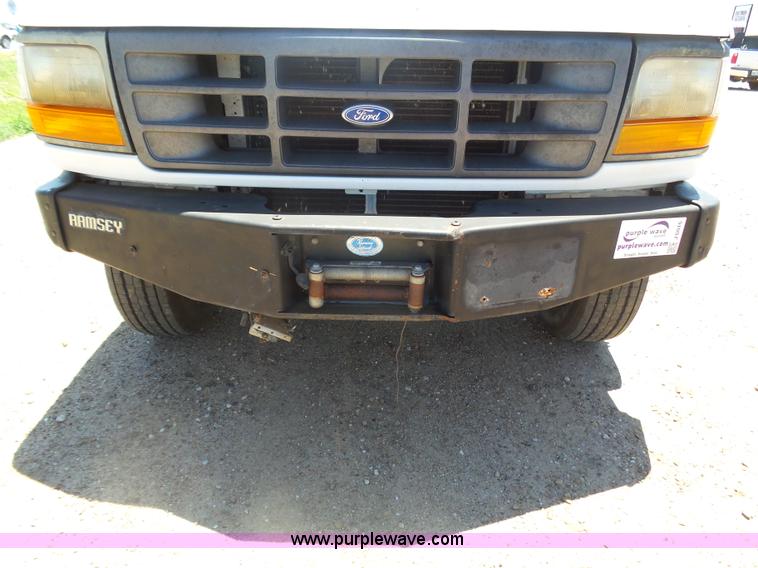 image for item J6016 1996 Ford F450 service truck with crane