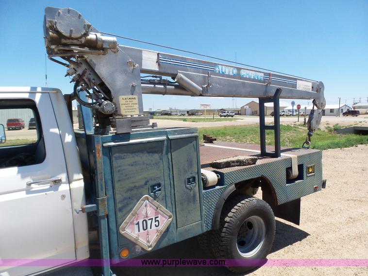 image for item J6016 1996 Ford F450 service truck with crane