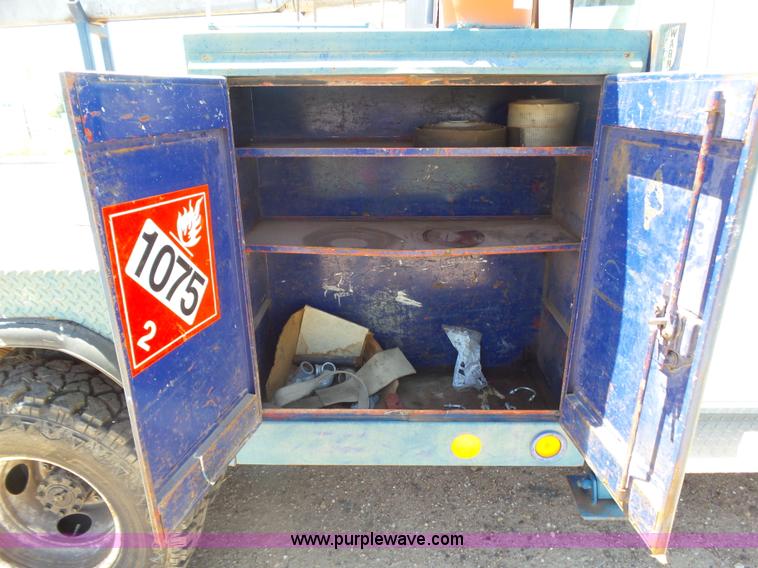 image for item J6016 1996 Ford F450 service truck with crane