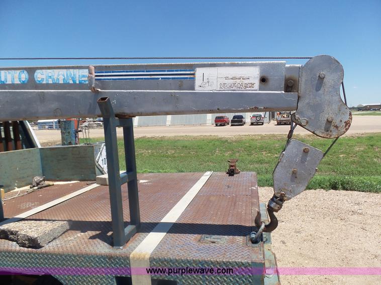 image for item J6016 1996 Ford F450 service truck with crane