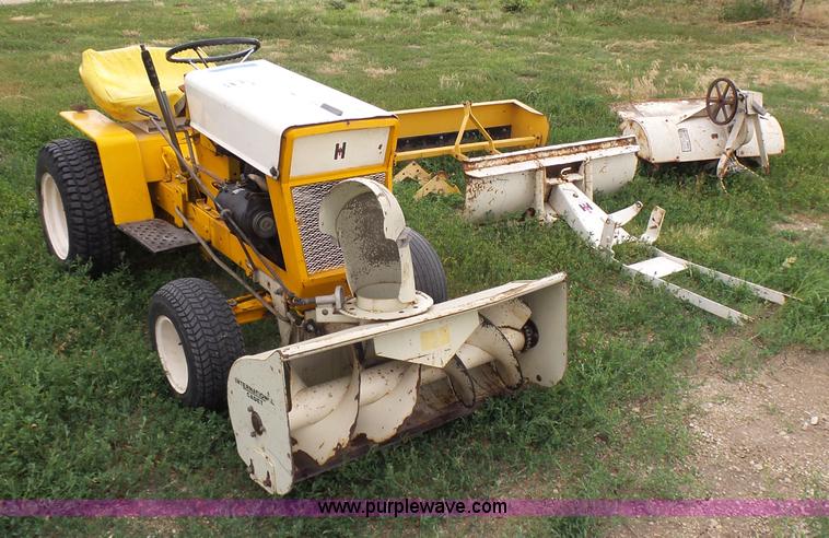 image for item K3203 International tractor