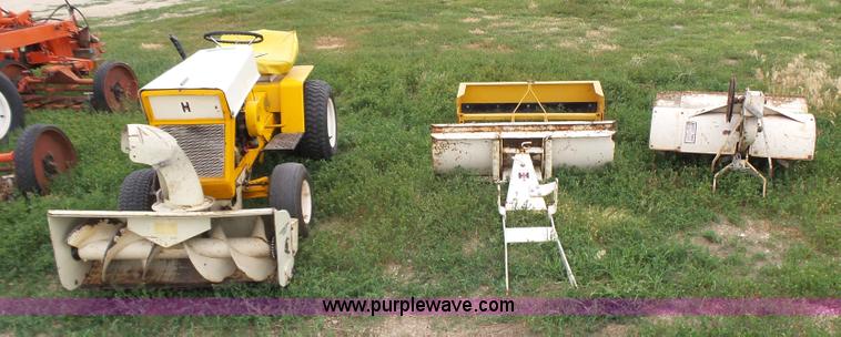 image for item K3203 International tractor