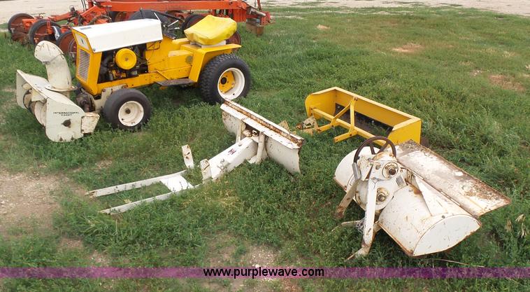 image for item K3203 International tractor