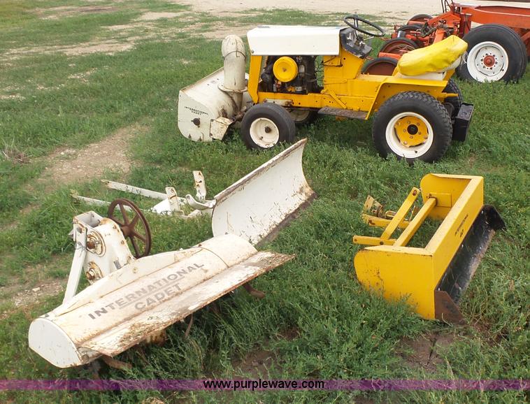 image for item K3203 International tractor