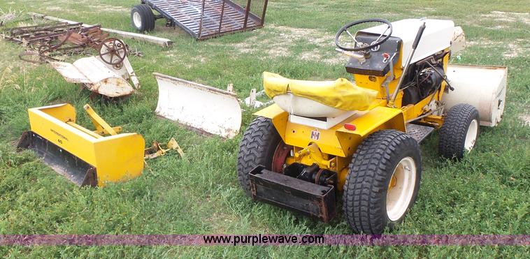 image for item K3203 International tractor