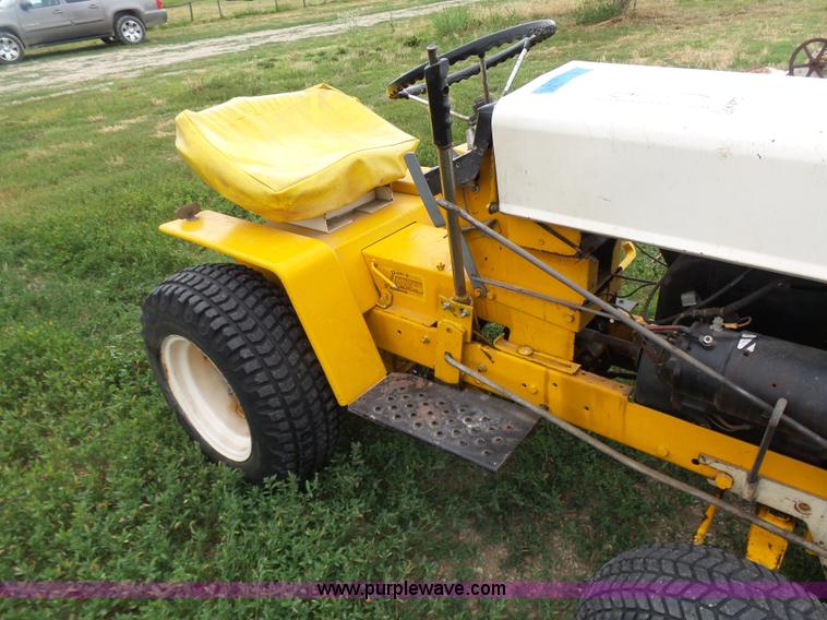 image for item K3203 International tractor