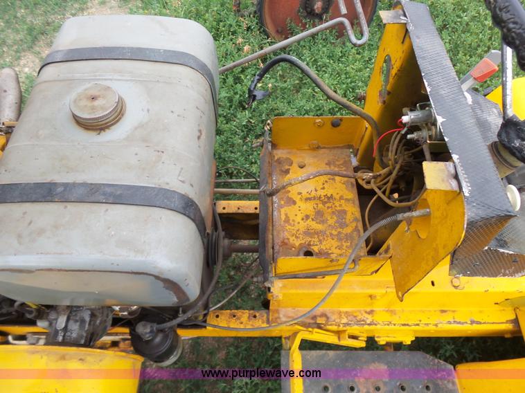 image for item K3203 International tractor