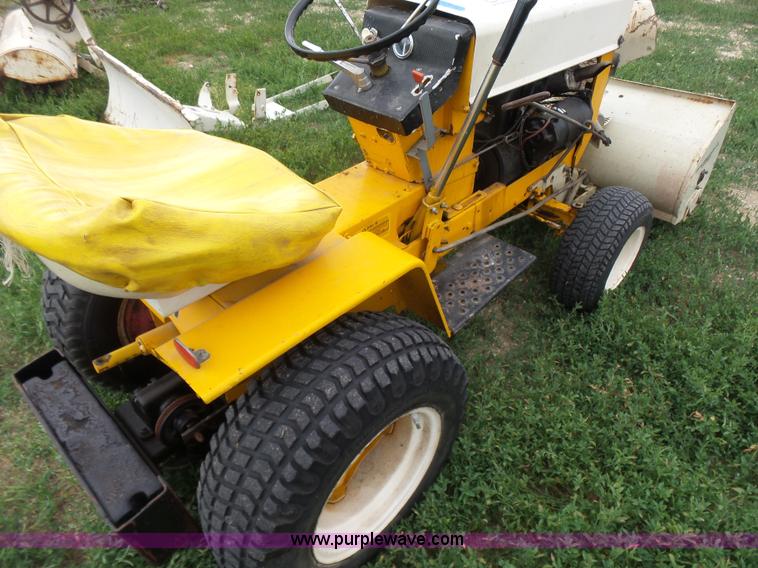 image for item K3203 International tractor