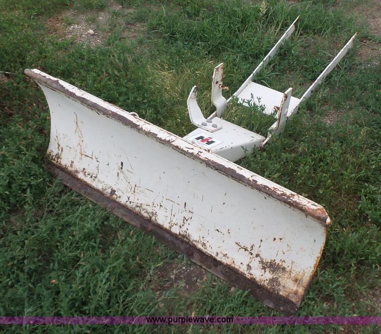 image for item K3203 International tractor