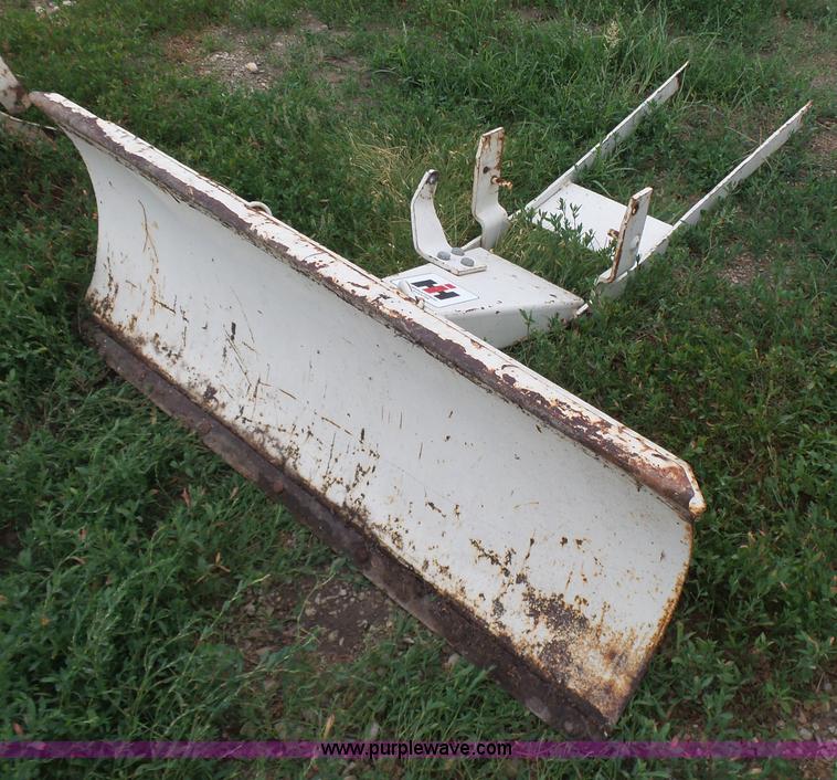 image for item K3203 International tractor