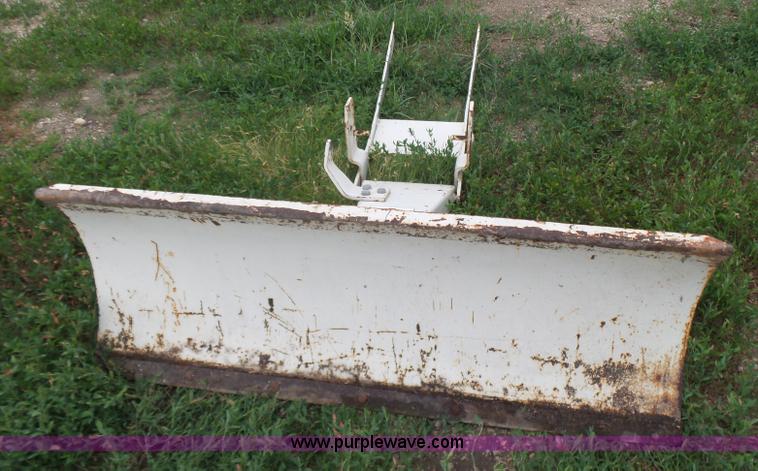 image for item K3203 International tractor