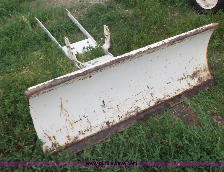 image for item K3203 International tractor