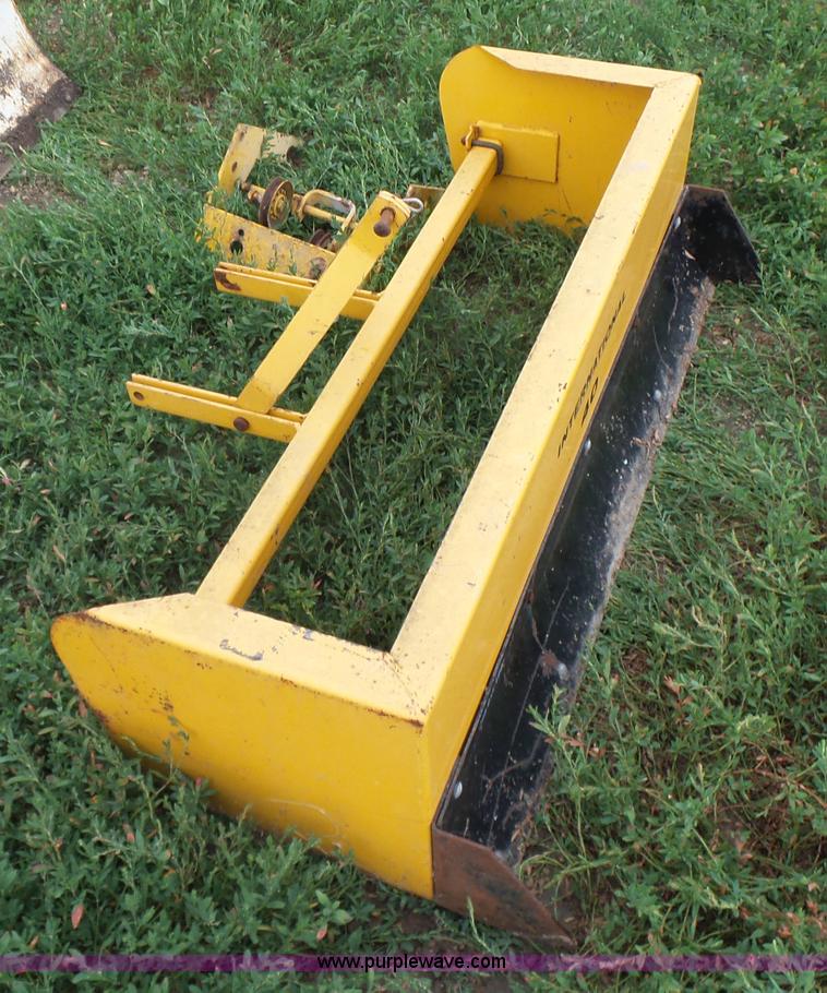 image for item K3203 International tractor