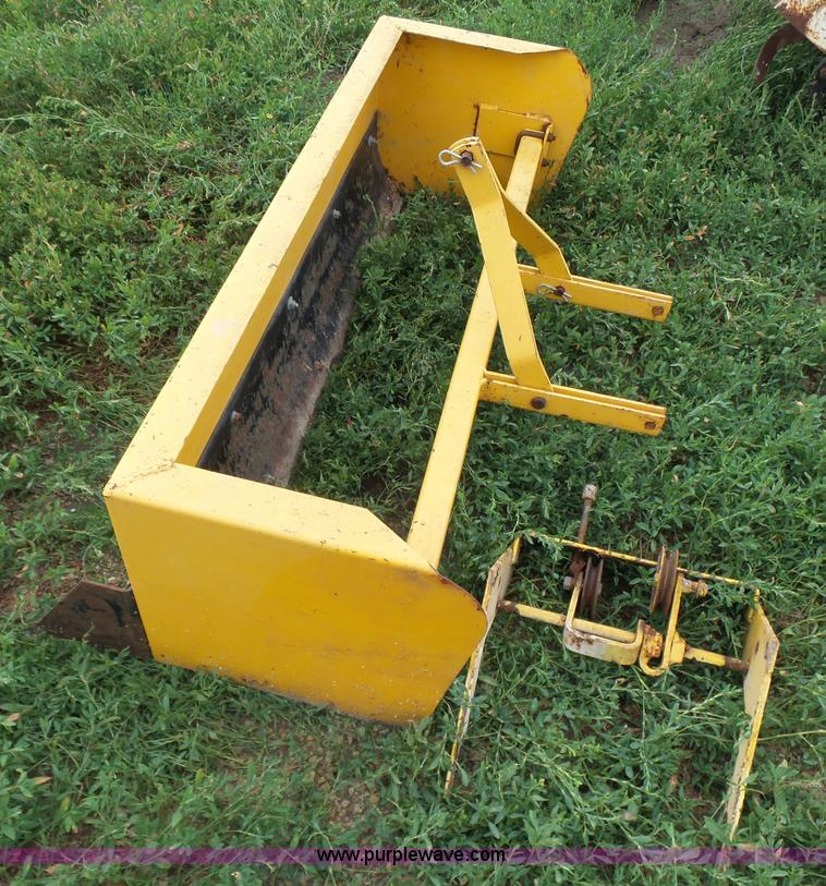 image for item K3203 International tractor