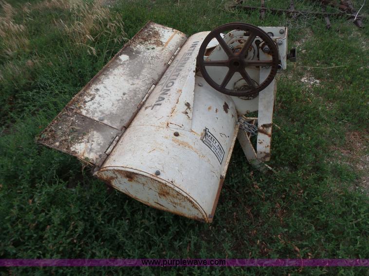 image for item K3203 International tractor