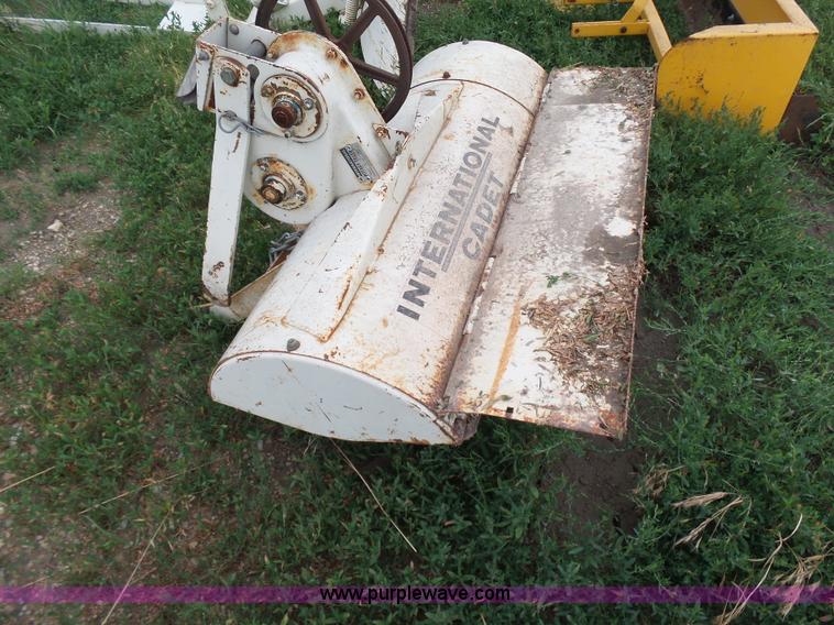 image for item K3203 International tractor