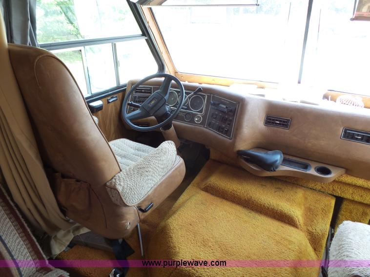 image for item K5356 1983 Chevrolet P30 Georgia Boy Cruise Air Z RV