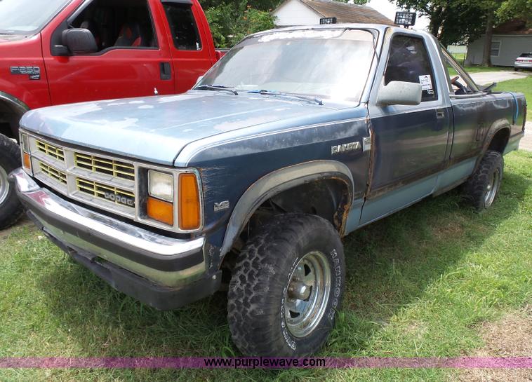 image for item K5358 1988 Dodge Dakota pickup truck