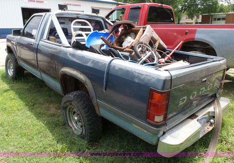 image for item K5358 1988 Dodge Dakota pickup truck
