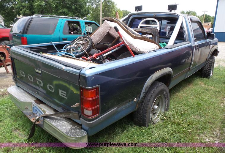 image for item K5358 1988 Dodge Dakota pickup truck