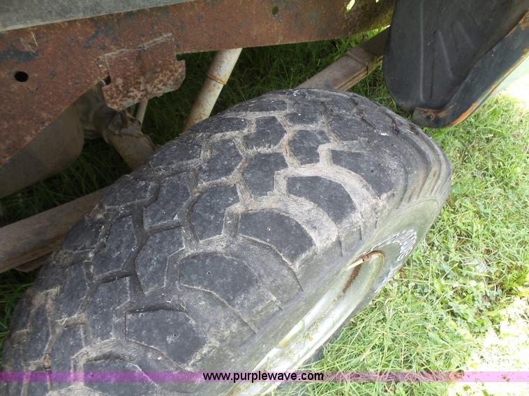 image for item K5358 1988 Dodge Dakota pickup truck