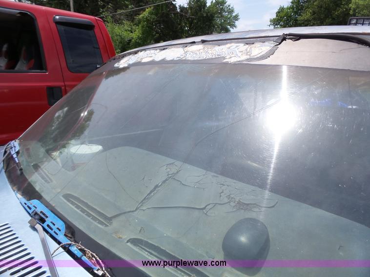 image for item K5358 1988 Dodge Dakota pickup truck