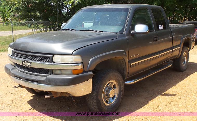 image for item K7088 2001 Chevrolet Silverado 2500HD Ext. Cab pickup truck