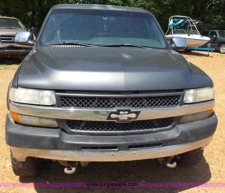image for item K7088 2001 Chevrolet Silverado 2500HD Ext. Cab pickup truck