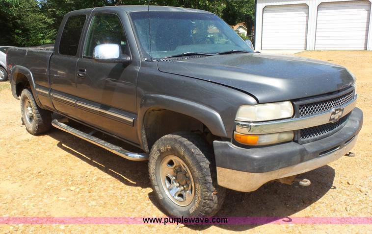 image for item K7088 2001 Chevrolet Silverado 2500HD Ext. Cab pickup truck