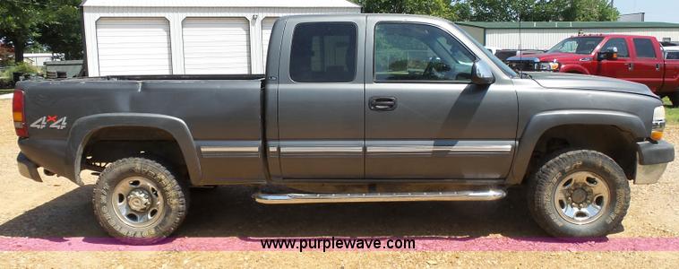 image for item K7088 2001 Chevrolet Silverado 2500HD Ext. Cab pickup truck