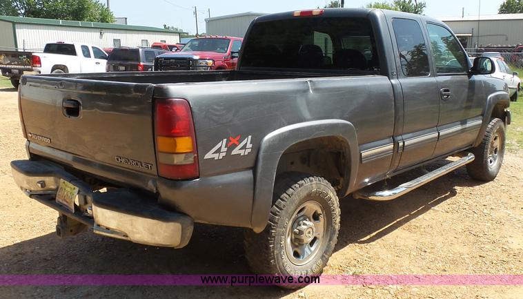 image for item K7088 2001 Chevrolet Silverado 2500HD Ext. Cab pickup truck