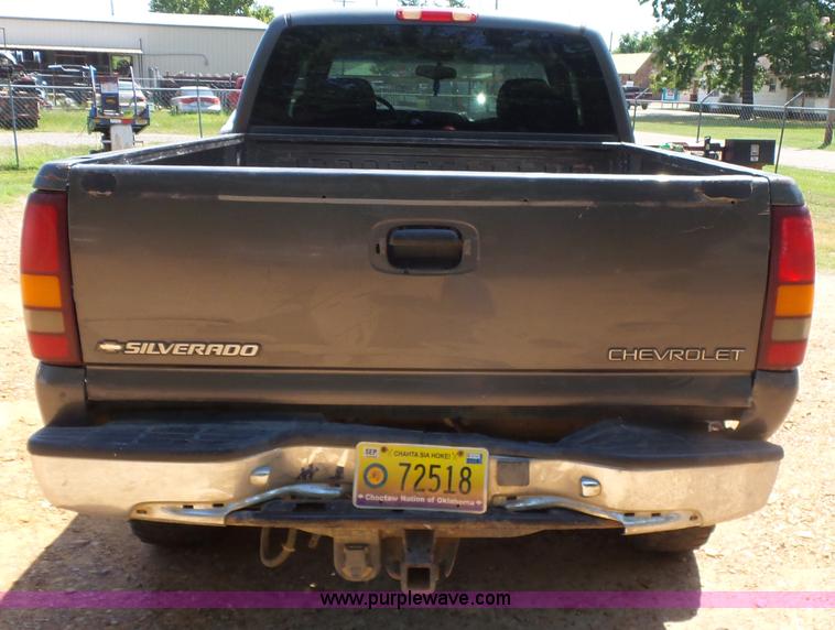 image for item K7088 2001 Chevrolet Silverado 2500HD Ext. Cab pickup truck