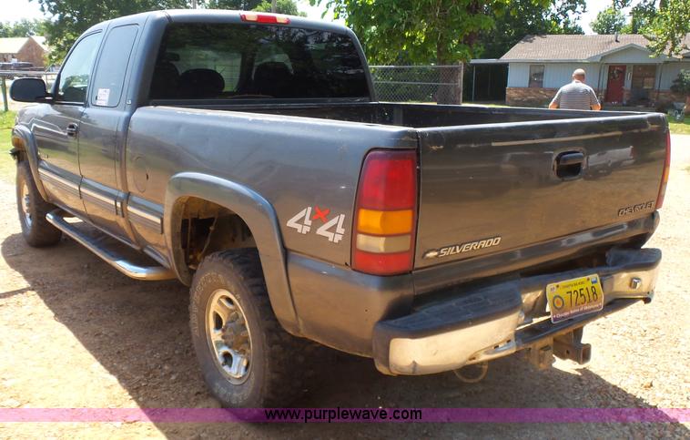 image for item K7088 2001 Chevrolet Silverado 2500HD Ext. Cab pickup truck