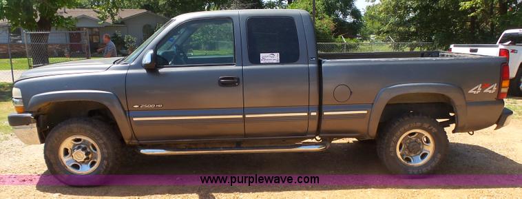 image for item K7088 2001 Chevrolet Silverado 2500HD Ext. Cab pickup truck